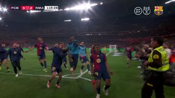 决赛加时绝杀皇马！孔德激情庆祝跨过角旗杆😂