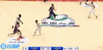 哪有那么容易！沈梓捷快下接球转身要扣 法耶追防单臂钉板大帽！