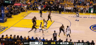 🥰这就是超巨!爱德华兹第三节半节6中5&3记三分轰下14分