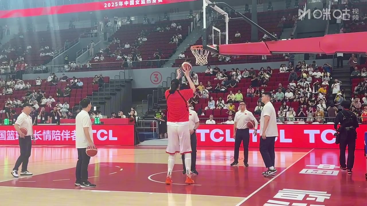 今晚成年国家队首秀！张子宇赛前单独特训定点抛投 手感火热🔥